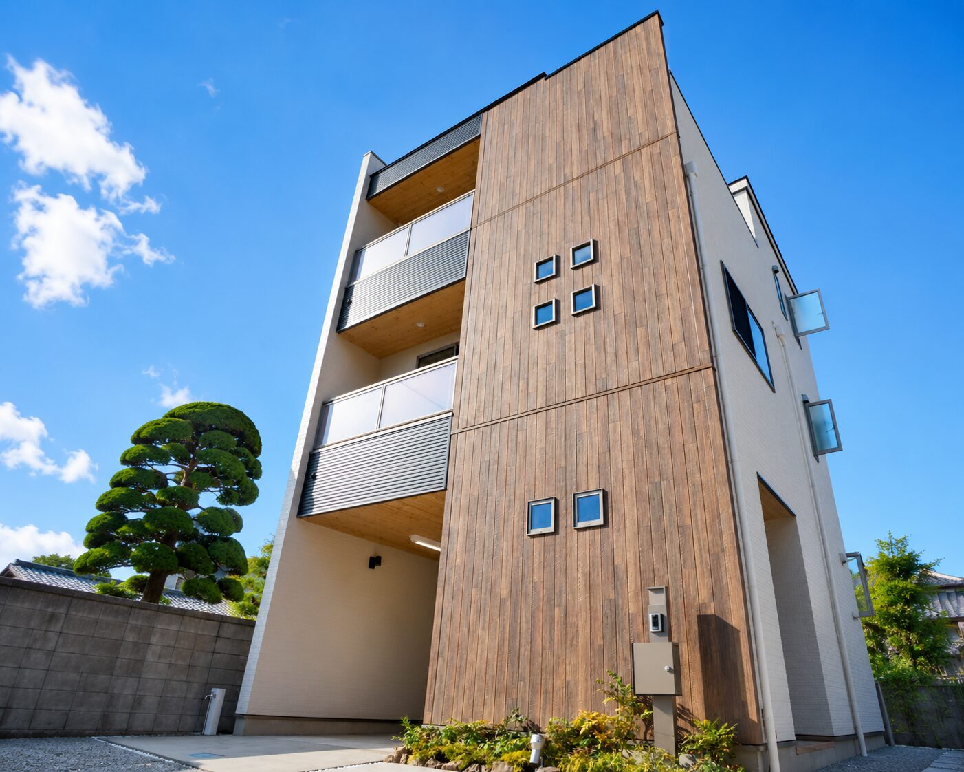 柏市北柏台モデルハウス 外観 — ぴーなっつハウス 木造3階建て